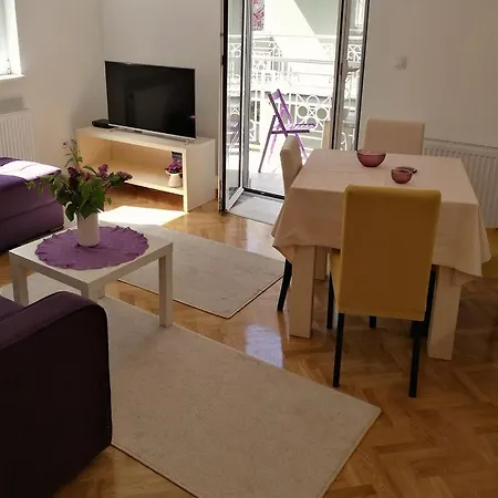 Lilac Apartment *